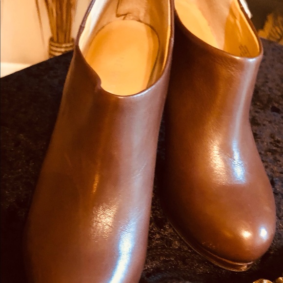 NINE WEST BROWN GENUINE LEATHER 5.5” HEELS, Sz7m - Picture 4 of 14